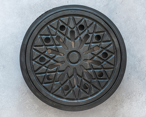 Cast iron cole hole cover with ventilated plate