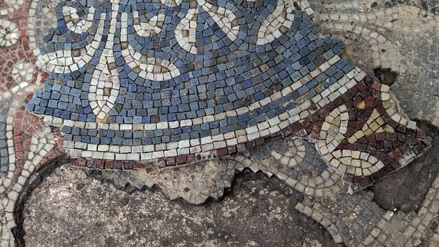Restoration and new assembly of glass micro mosaic floor